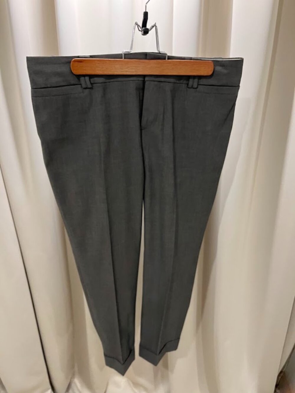 Banana Republic Ladies Grey Capris Size 4